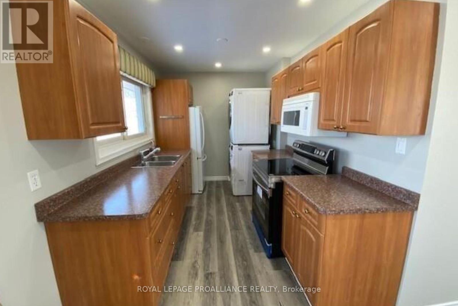 A - 44 North Park Gardens, Belleville, Ontario  K8P 2M3 - Photo 6 - X12371555