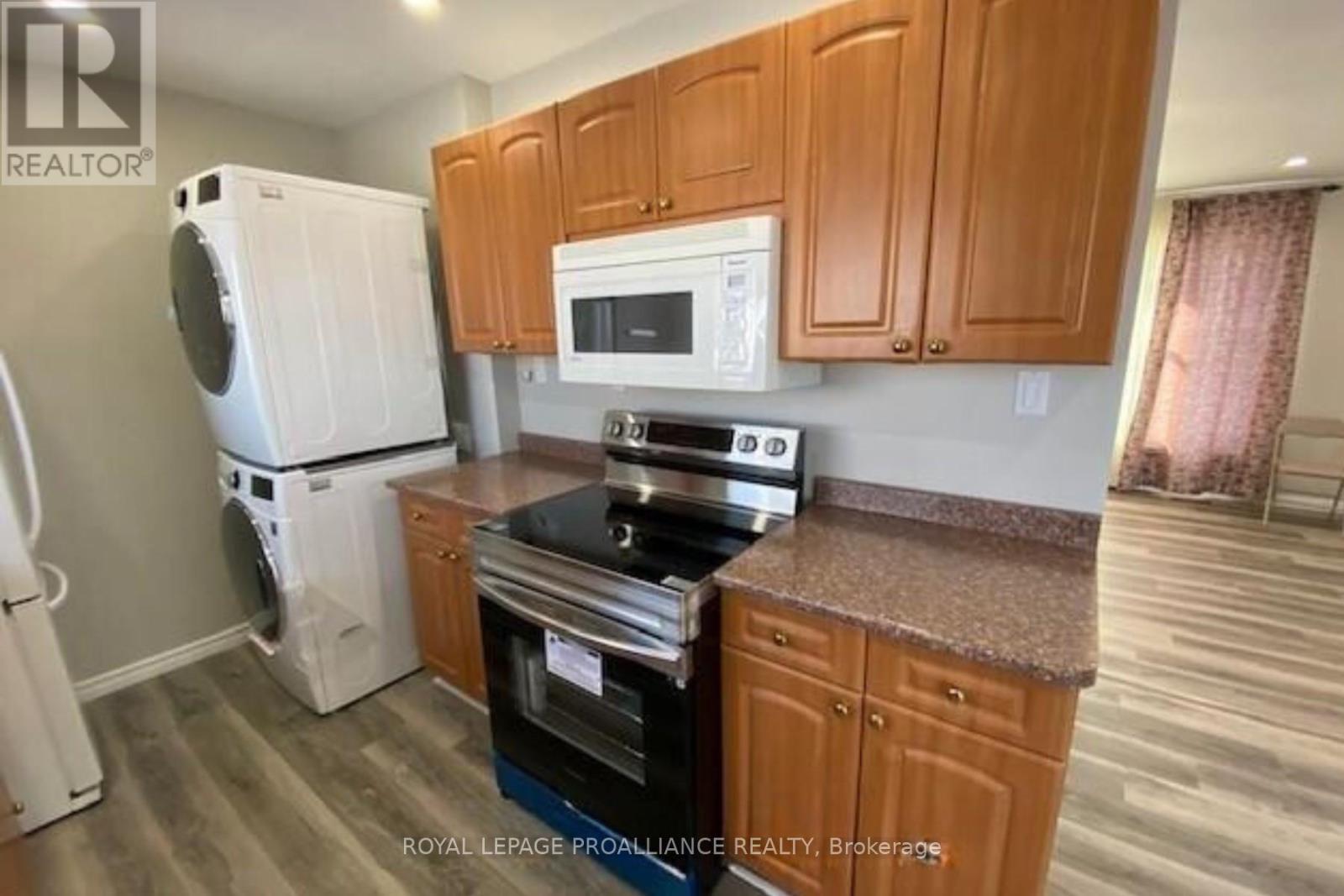 A - 44 North Park Gardens, Belleville, Ontario  K8P 2M3 - Photo 7 - X12371555