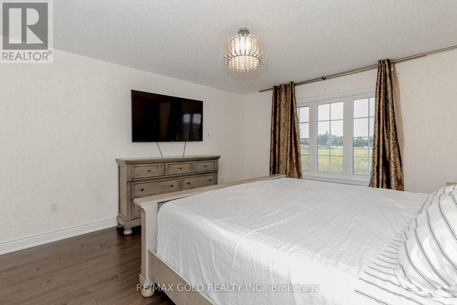 34 Folgate Crescent, Brampton (Sandringham-Wellington North), Ontario  L6R 0B3 - Photo 23 - W12369436