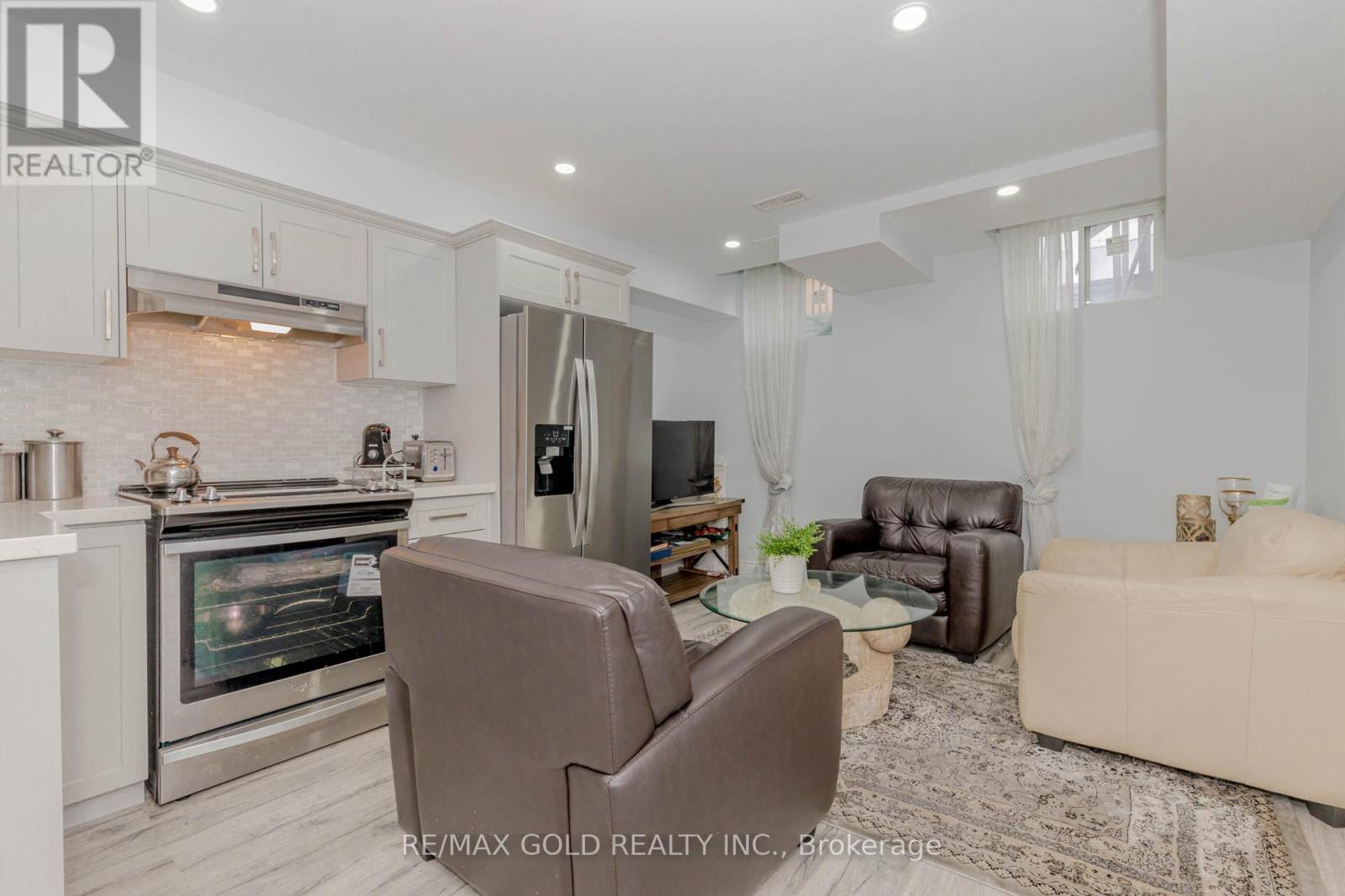 34 Folgate Crescent, Brampton (Sandringham-Wellington North), Ontario  L6R 0B3 - Photo 38 - W12369436