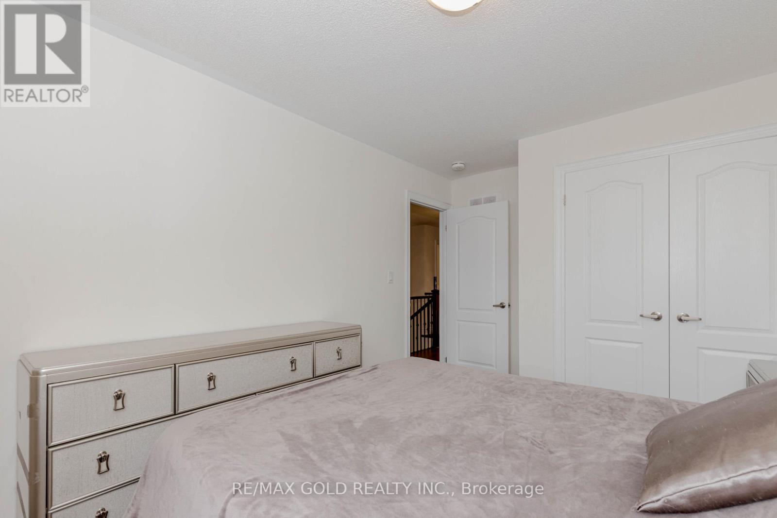 34 Folgate Crescent, Brampton (Sandringham-Wellington North), Ontario  L6R 0B3 - Photo 31 - W12369436
