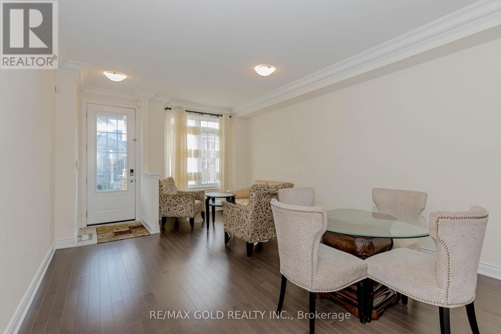 34 Folgate Crescent, Brampton (Sandringham-Wellington North), Ontario  L6R 0B3 - Photo 7 - W12369436
