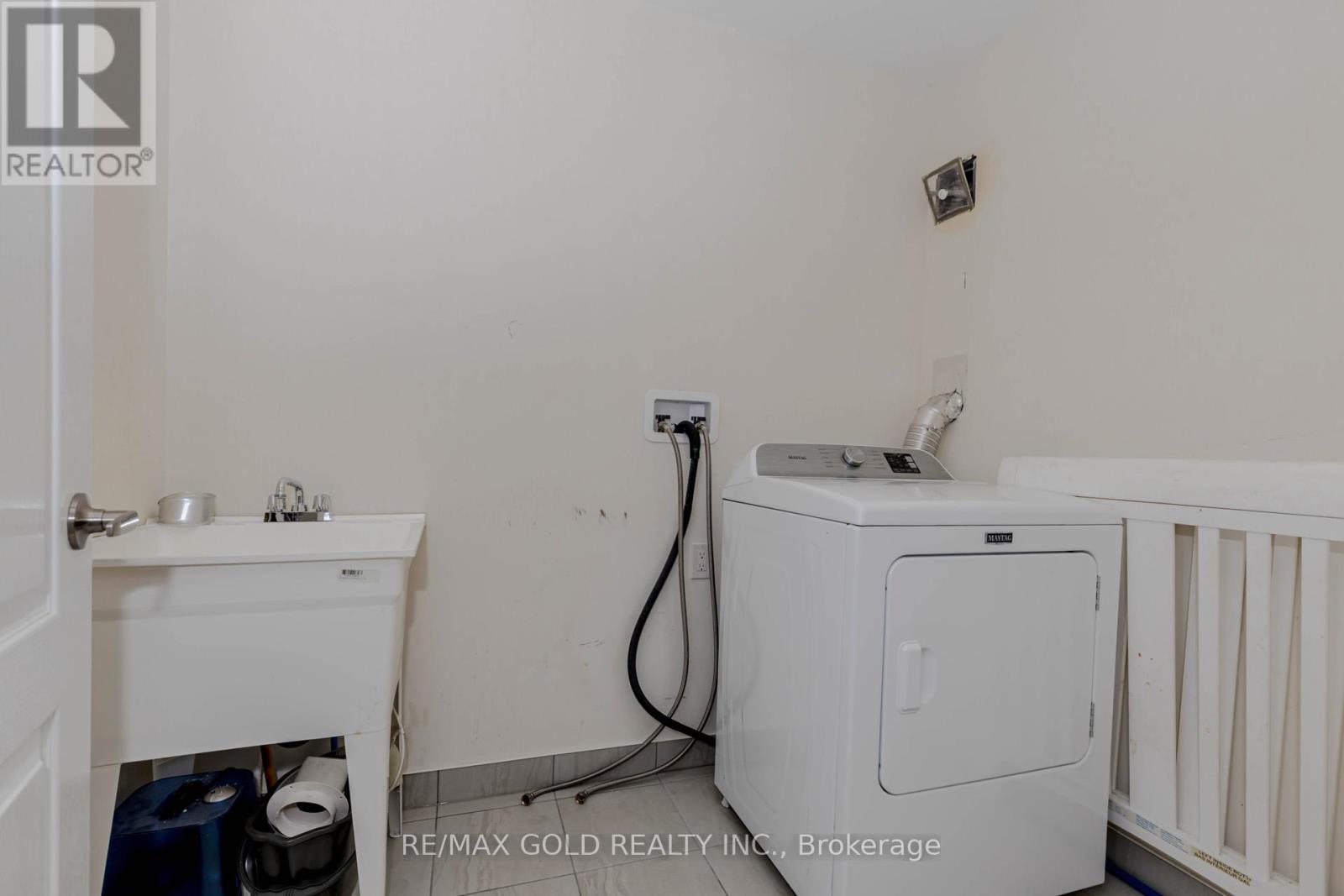 34 Folgate Crescent, Brampton (Sandringham-Wellington North), Ontario  L6R 0B3 - Photo 35 - W12369436