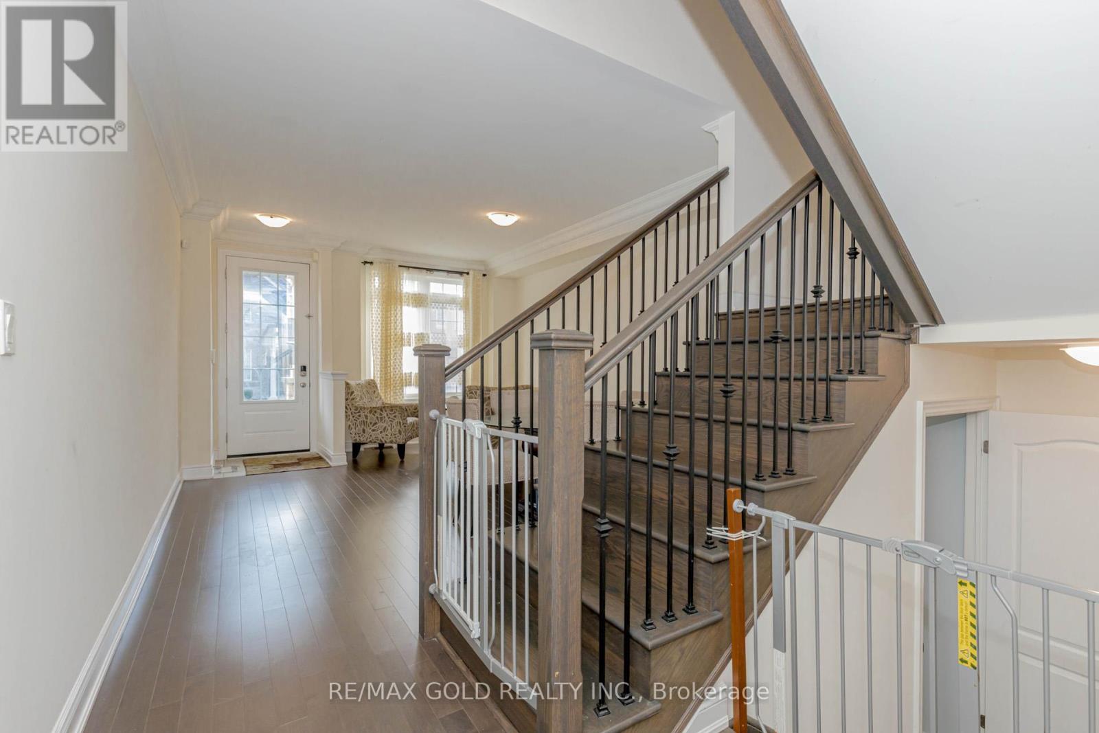 34 Folgate Crescent, Brampton (Sandringham-Wellington North), Ontario  L6R 0B3 - Photo 9 - W12369436