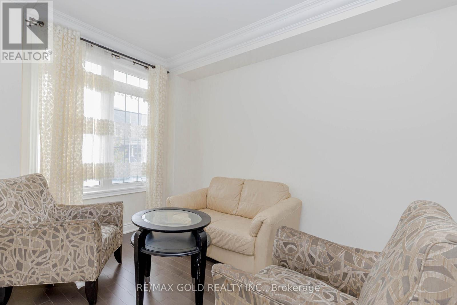 34 Folgate Crescent, Brampton (Sandringham-Wellington North), Ontario  L6R 0B3 - Photo 5 - W12369436