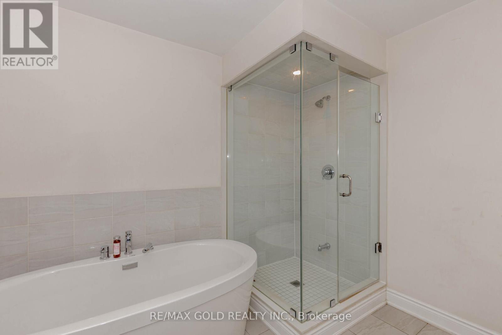34 Folgate Crescent, Brampton (Sandringham-Wellington North), Ontario  L6R 0B3 - Photo 25 - W12369436