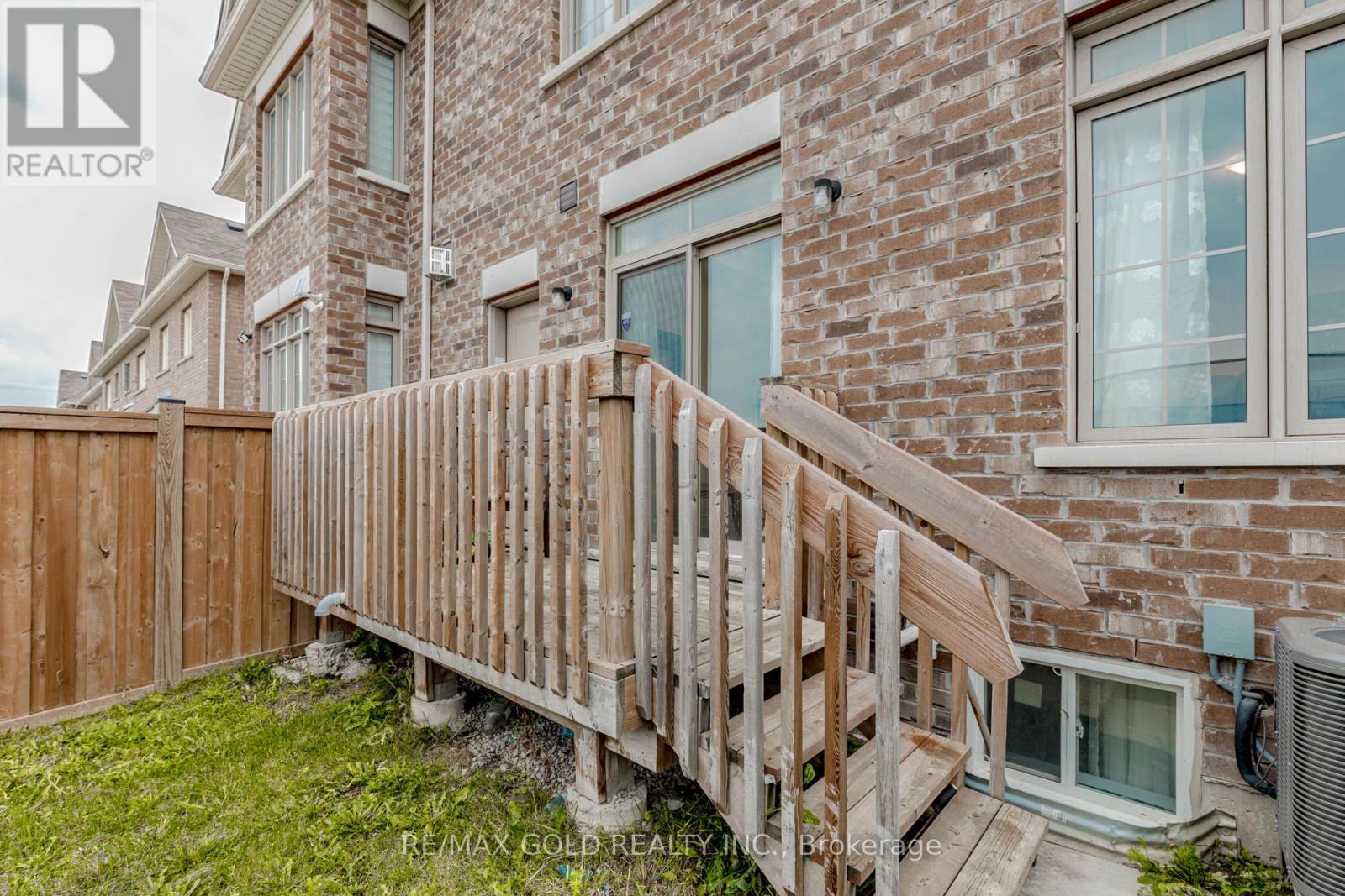 34 Folgate Crescent, Brampton (Sandringham-Wellington North), Ontario  L6R 0B3 - Photo 48 - W12369436