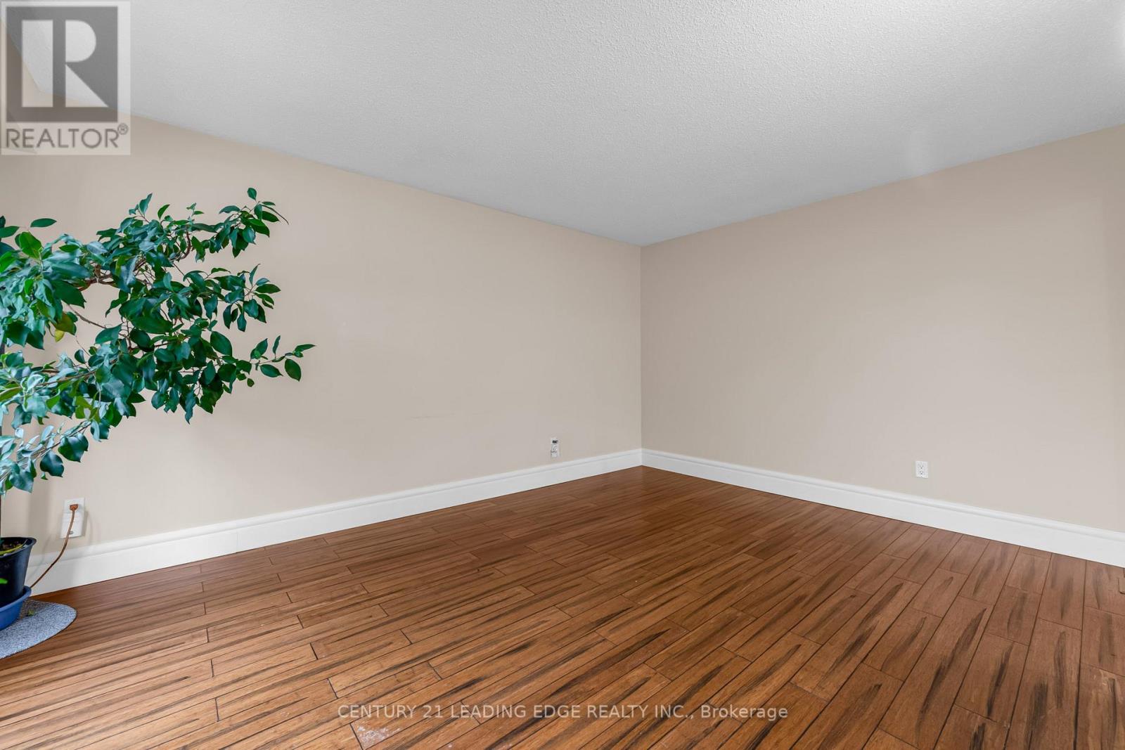 636 Crescent Road, Fort Erie, Ontario  L2A 4P8 - Photo 6 - X12371525