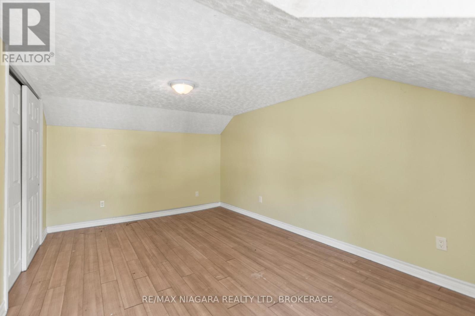 44 Forsythe Street, Fort Erie, Ontario  L2A 1X2 - Photo 19 - X12371577