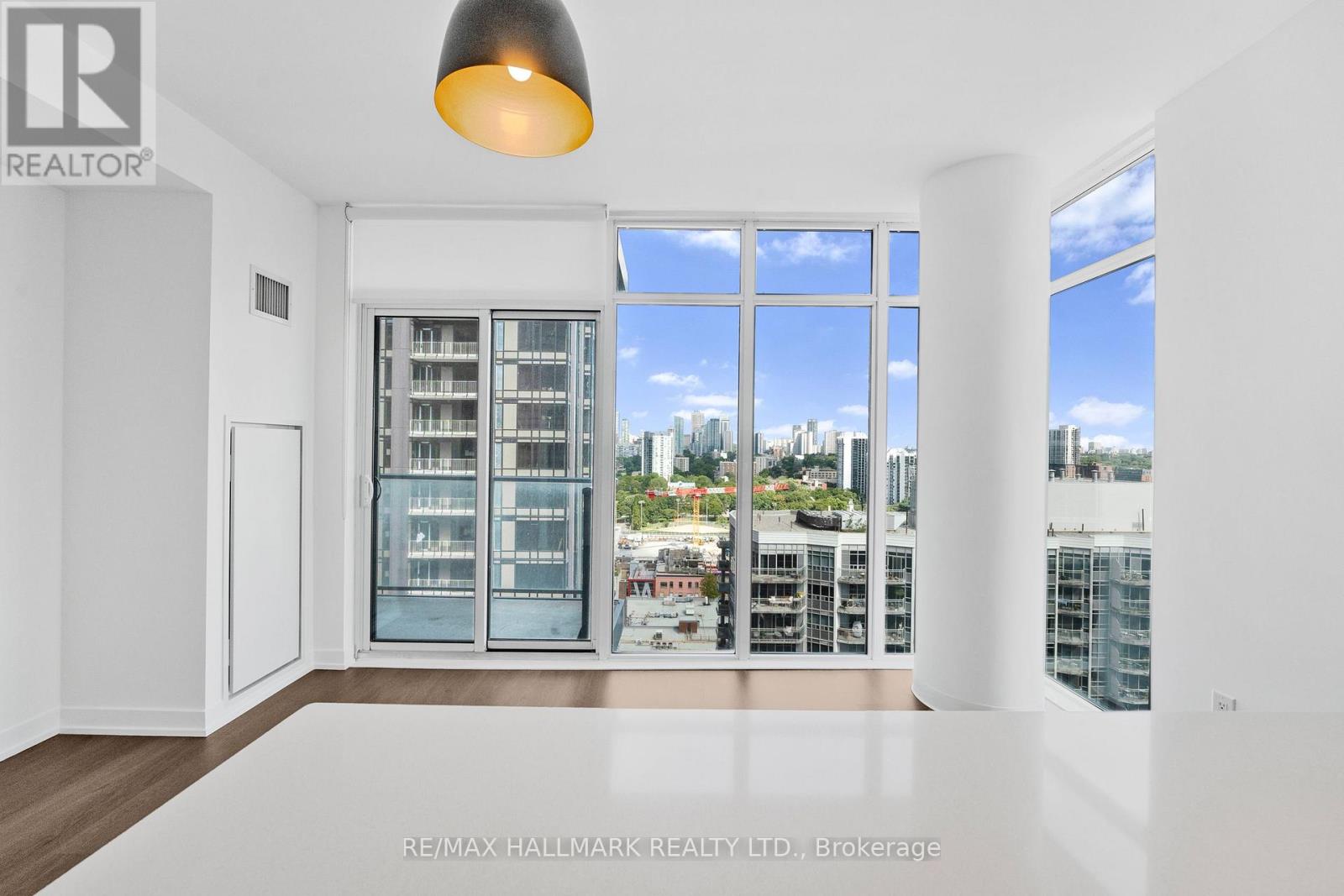 1704 - 105 George Street, Toronto, Ontario  M5A 0L4 - Photo 10 - C12371554