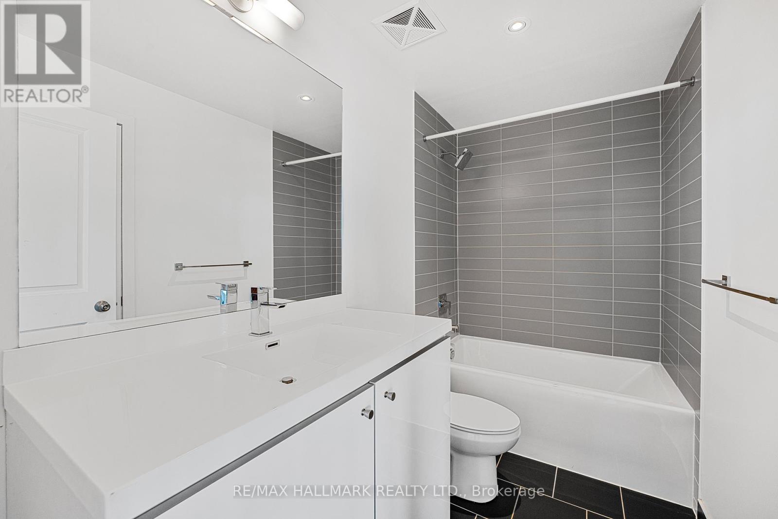 1704 - 105 George Street, Toronto, Ontario  M5A 0L4 - Photo 11 - C12371554