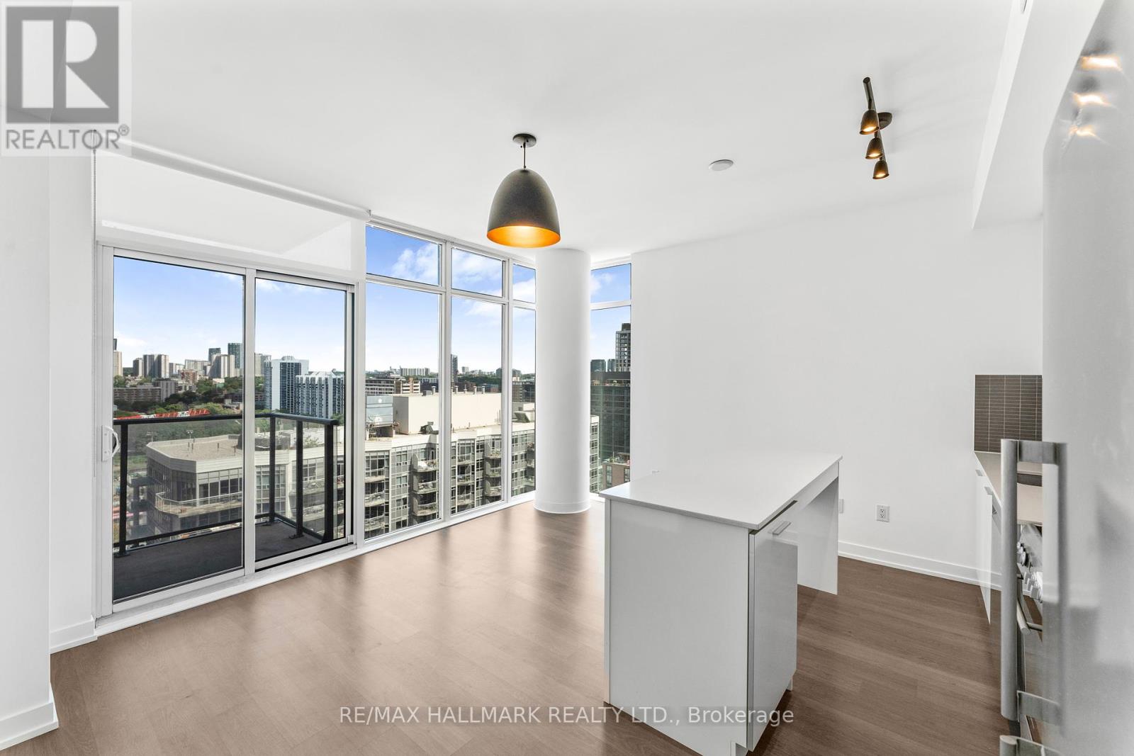 1704 - 105 George Street, Toronto, Ontario  M5A 0L4 - Photo 3 - C12371554