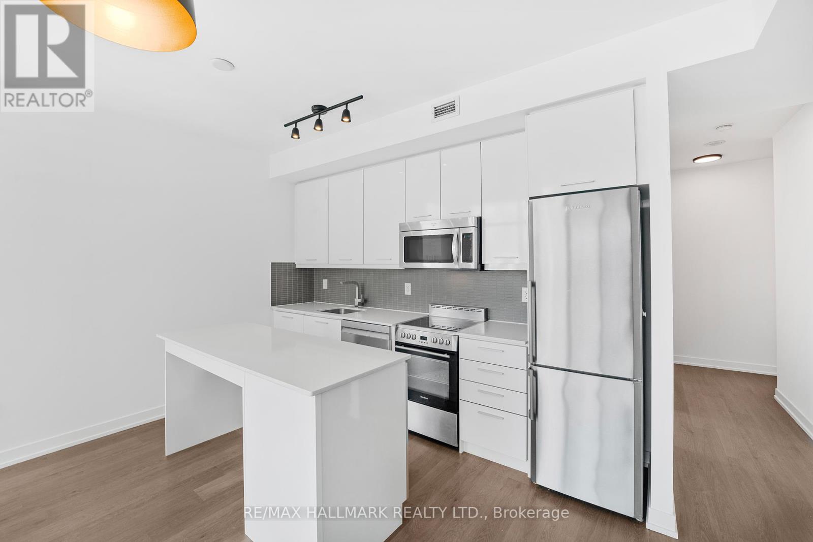 1704 - 105 George Street, Toronto, Ontario  M5A 0L4 - Photo 4 - C12371554