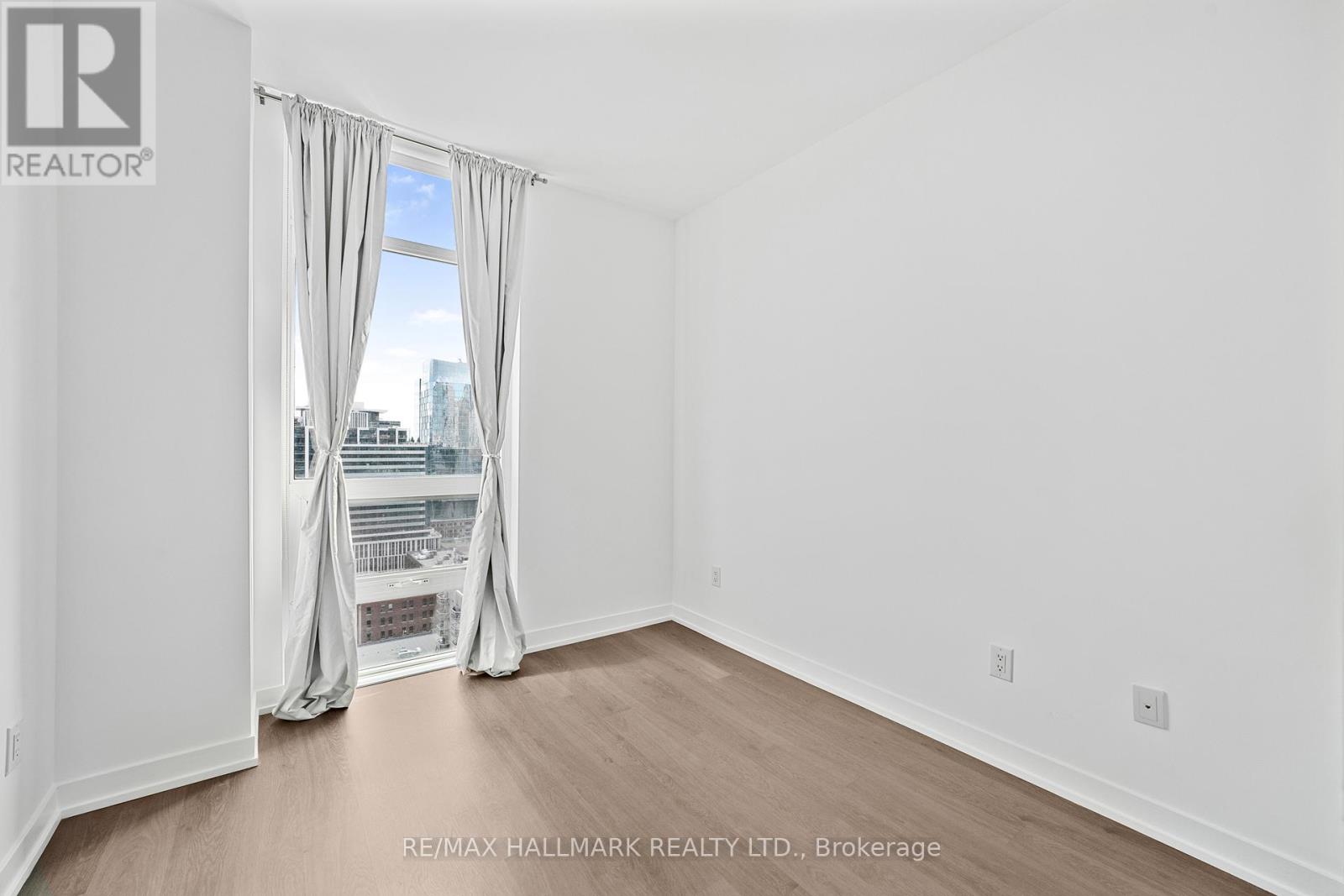 1704 - 105 George Street, Toronto, Ontario  M5A 0L4 - Photo 6 - C12371554