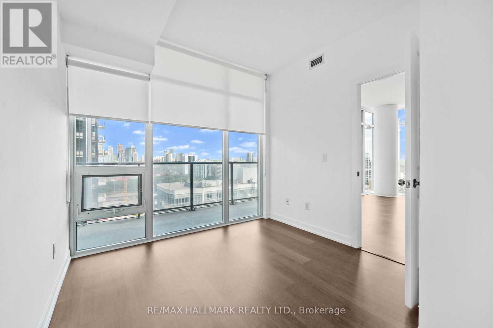 1704 - 105 George Street, Toronto, Ontario  M5A 0L4 - Photo 8 - C12371554