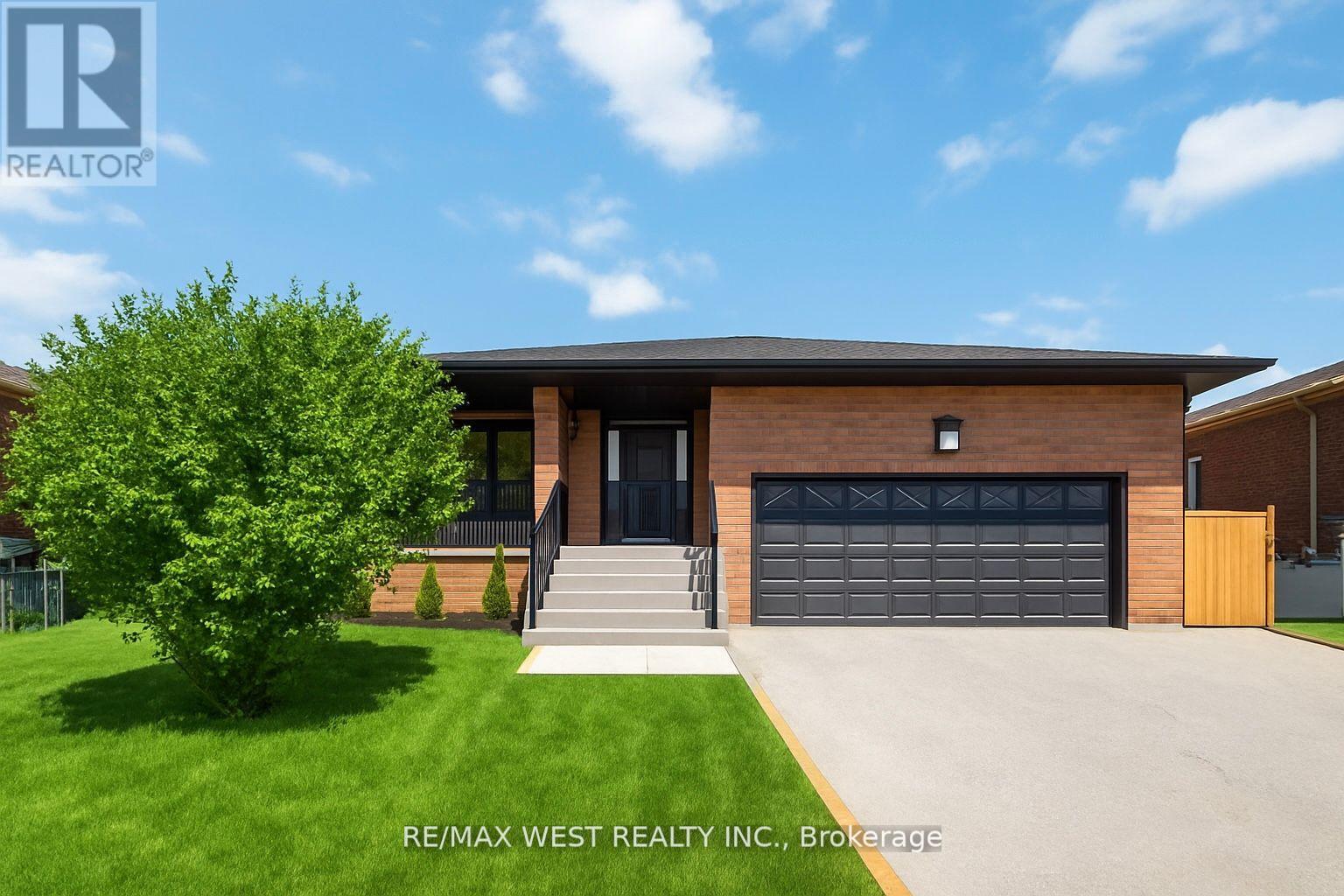 54 ELMARTIN DRIVE, Toronto, Ontario