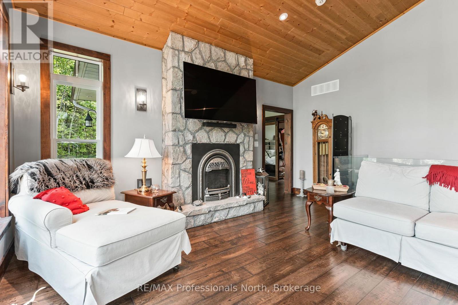 1167 Eagle Lake Road, Dysart Et Al, Ontario  K0M 1S0 - Photo 19 - X12194874