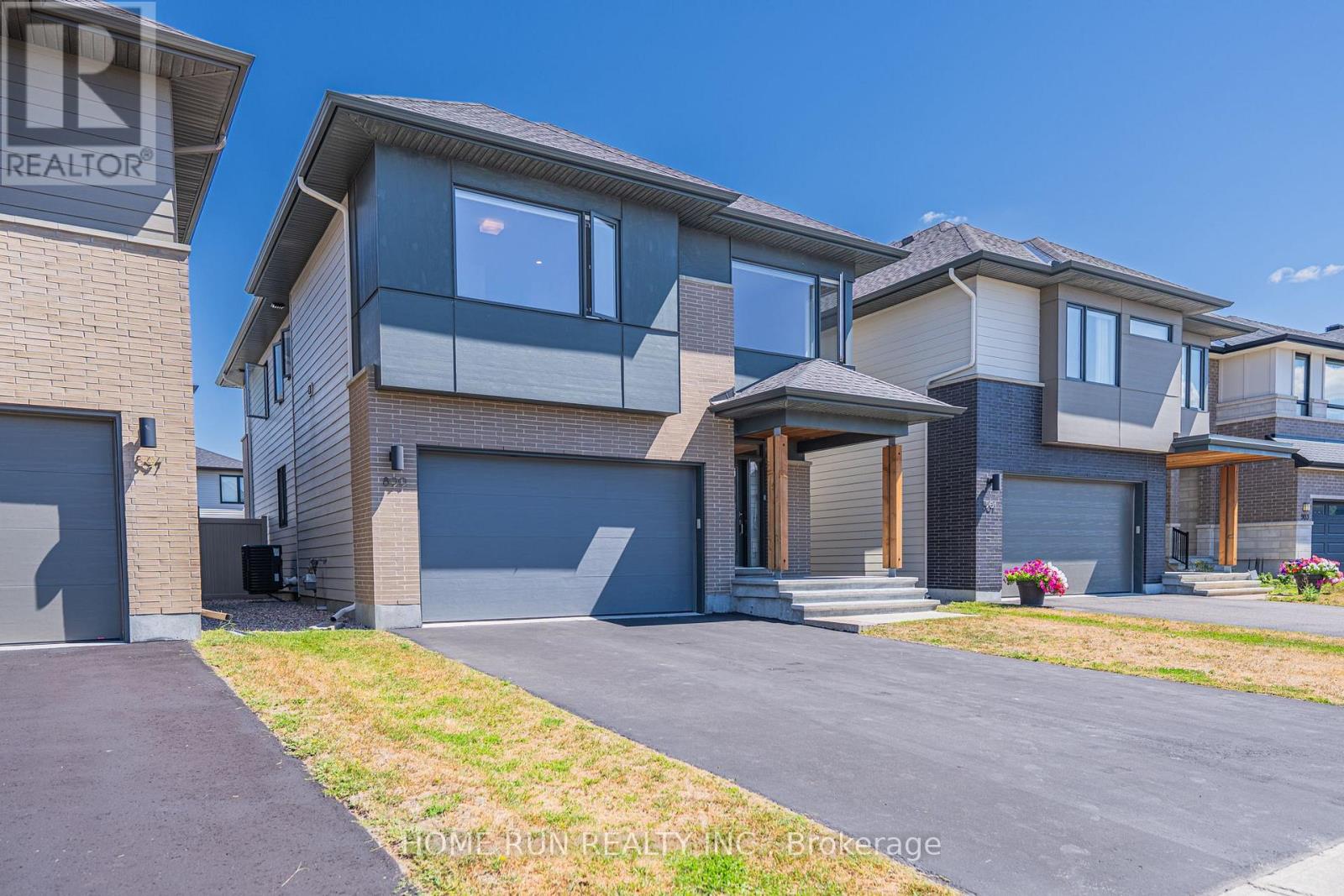 899 Ralph Hennessy Avenue, Ottawa, Ontario  K1X 0B1 - Photo 2 - X12371587