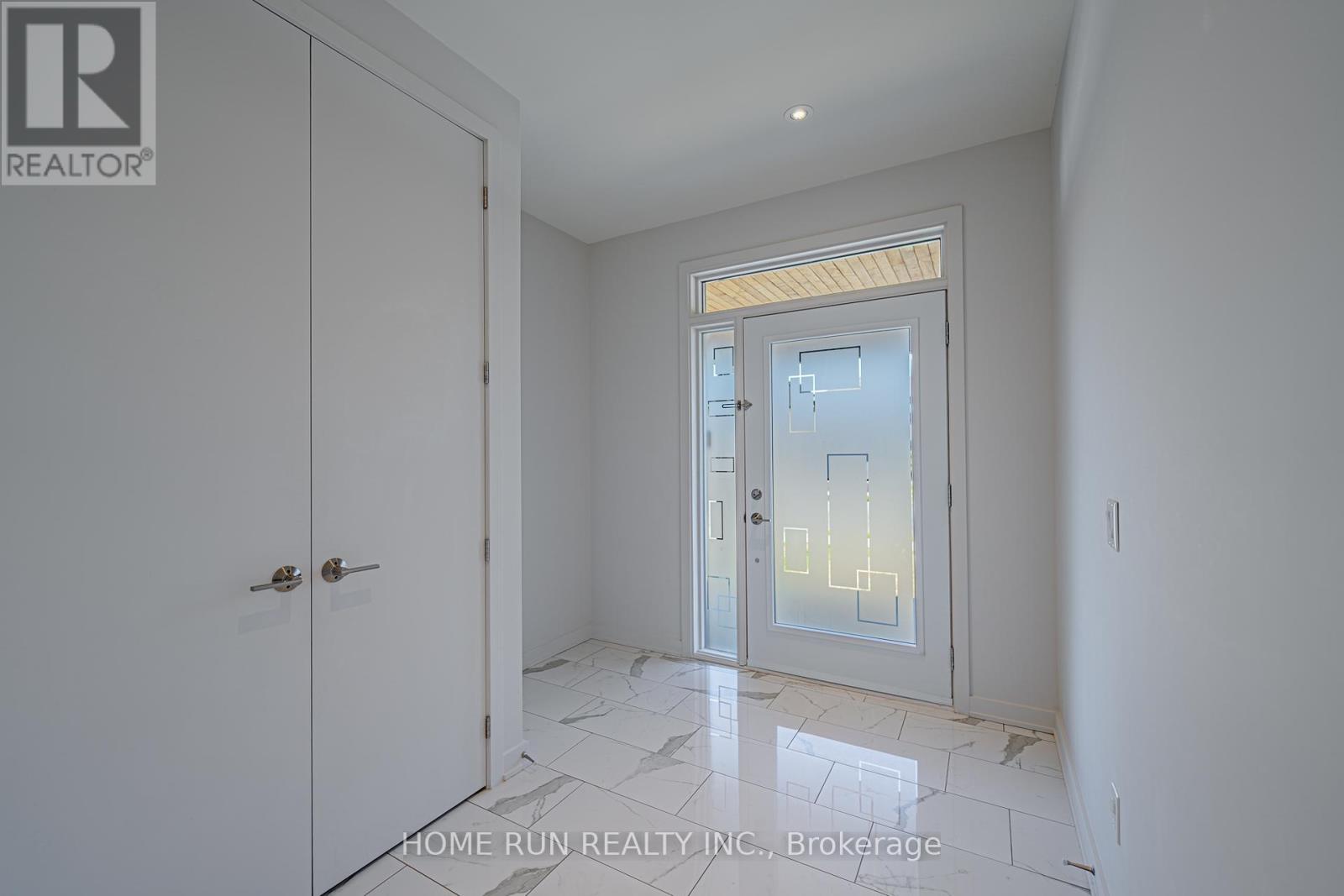 899 Ralph Hennessy Avenue, Ottawa, Ontario  K1X 0B1 - Photo 3 - X12371587
