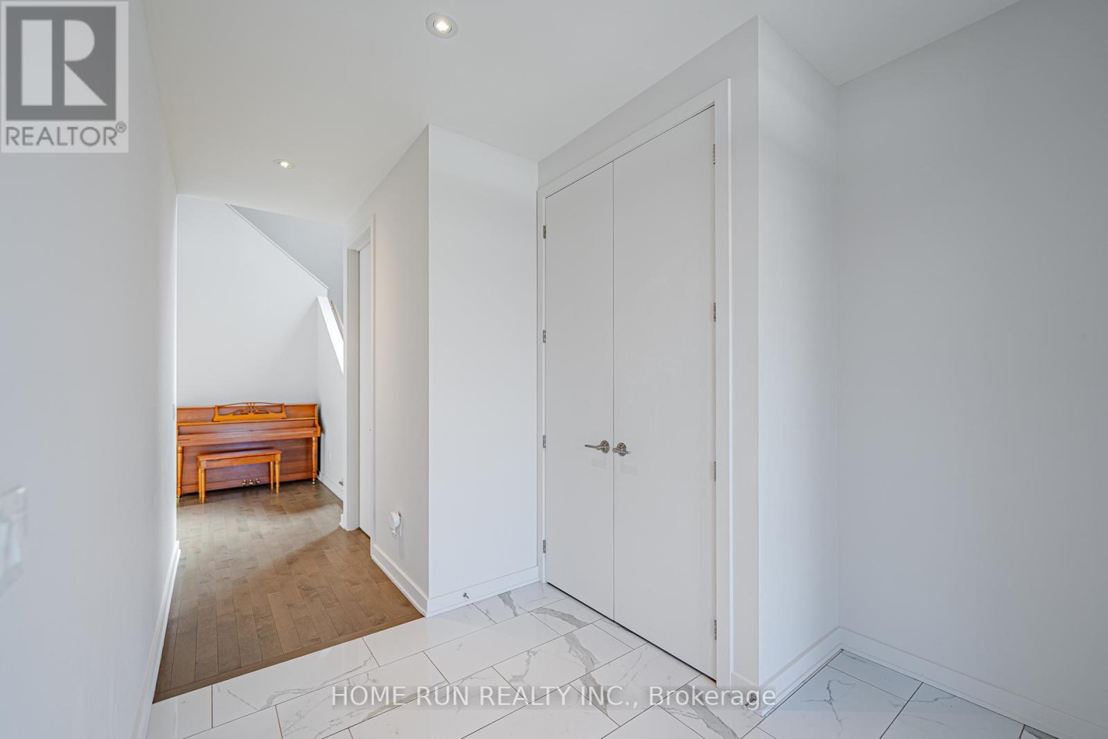 899 Ralph Hennessy Avenue, Ottawa, Ontario  K1X 0B1 - Photo 5 - X12371587