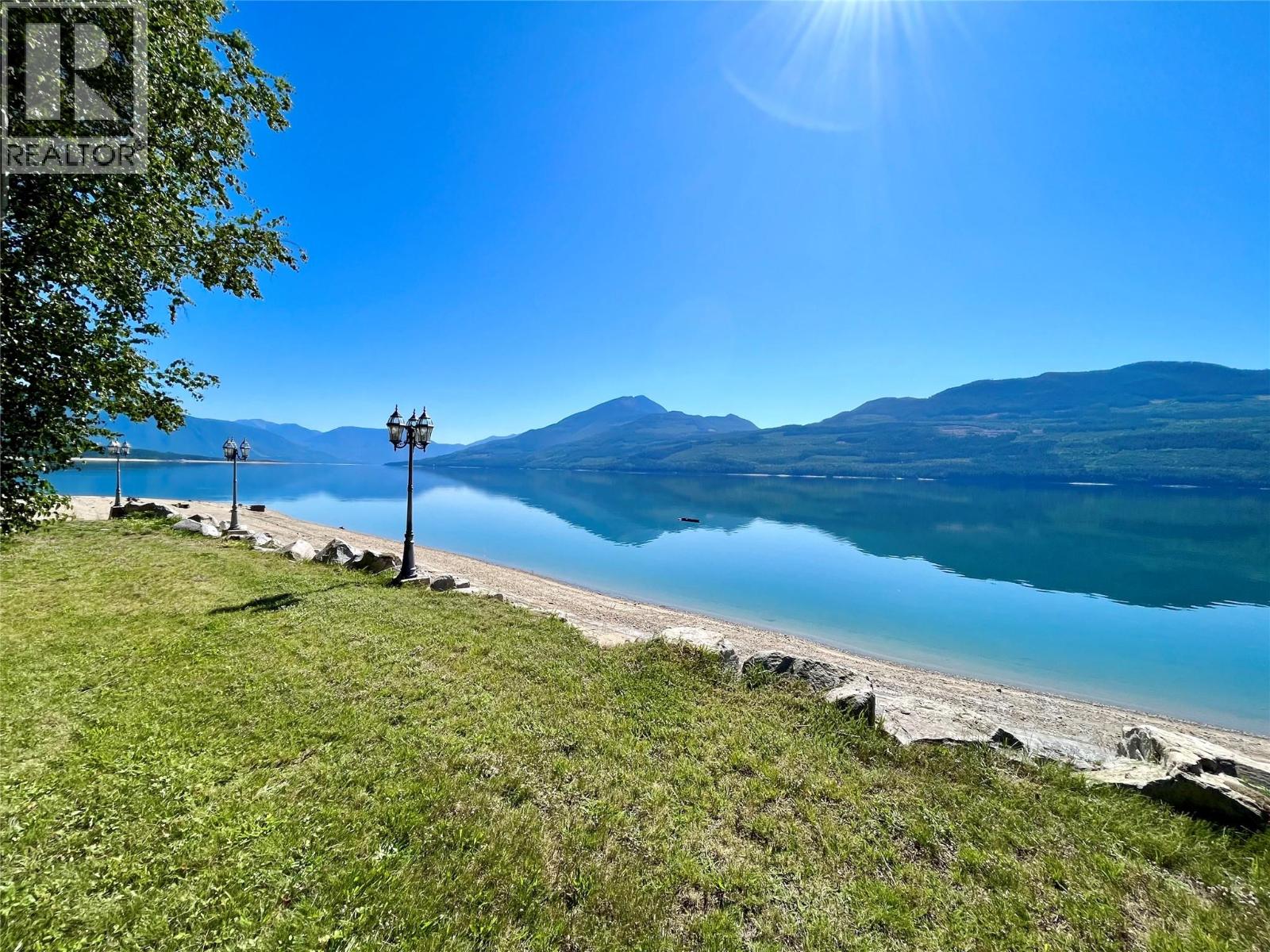 3242 Highway 23, Nakusp, British Columbia  V0G 1R1 - Photo 4 - 10360393