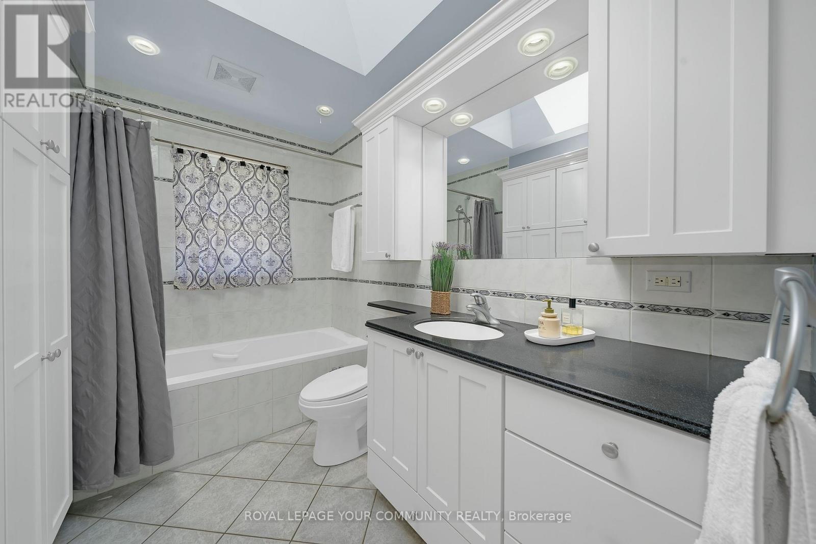 9 Theresa Avenue, Toronto, Ontario  M2M 1W4 - Photo 10 - C12371596