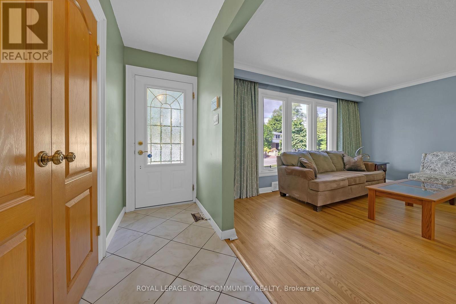 9 Theresa Avenue, Toronto, Ontario  M2M 1W4 - Photo 3 - C12371596