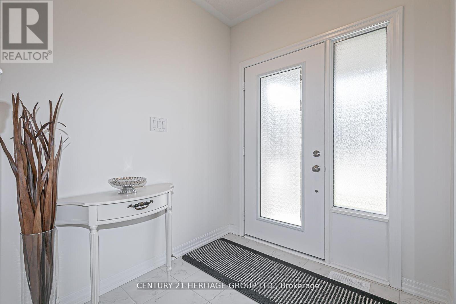 50 Delano Way, Newmarket, Ontario  L3X 0L4 - Photo 4 - N12371580