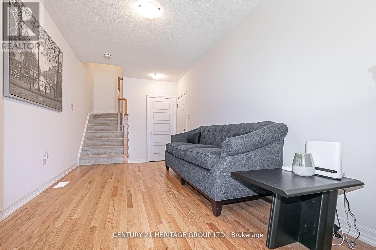 50 Delano Way, Newmarket, Ontario  L3X 0L4 - Photo 5 - N12371580