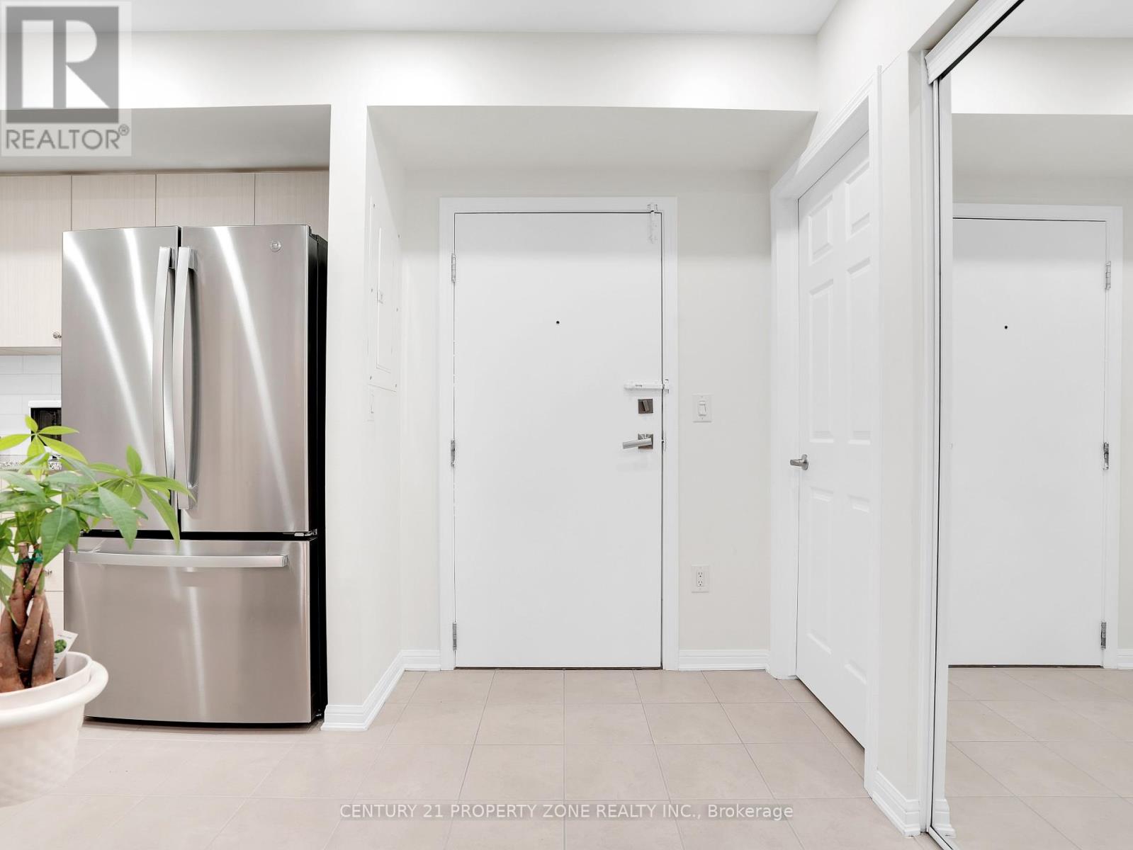 205 - 70 Baycliffe Crescent, Brampton, Ontario  L7A 0Z5 - Photo 3 - W12371618