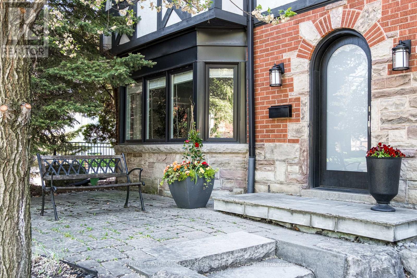 3 OAKWOOD PLACE, Hamilton, Ontario