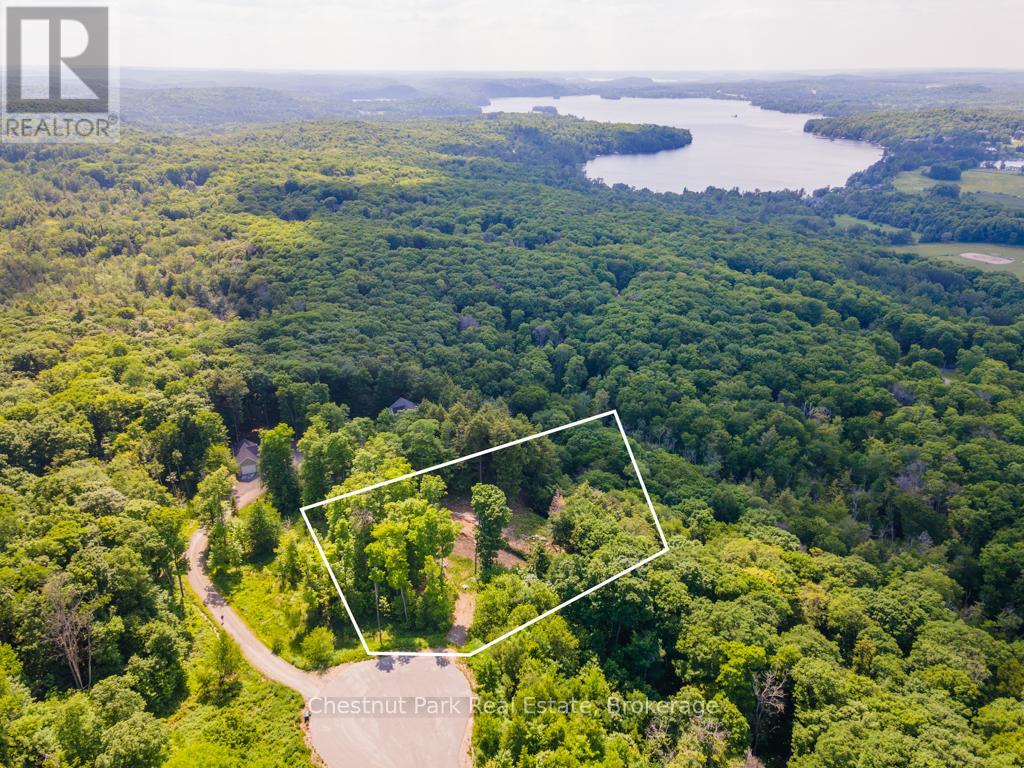 19 Old Hemlock Trail, Huntsville, Ontario  P1H 0A7 - Photo 2 - X12371640
