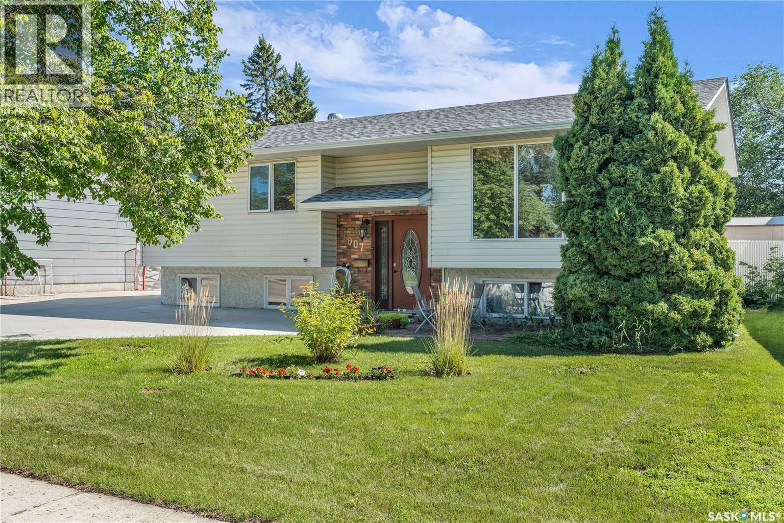 1007 Woodman CRESCENT, Prince Albert, Saskatchewan