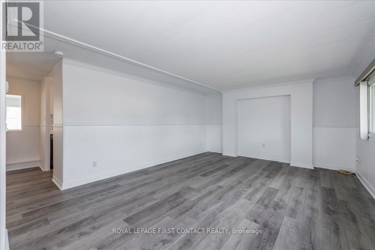 25 Hawthorne Drive, Innisfil, Ontario  L9S 1P1 - Photo 12 - N12371630