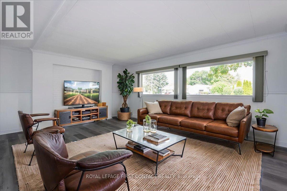 25 Hawthorne Drive, Innisfil, Ontario  L9S 1P1 - Photo 15 - N12371630