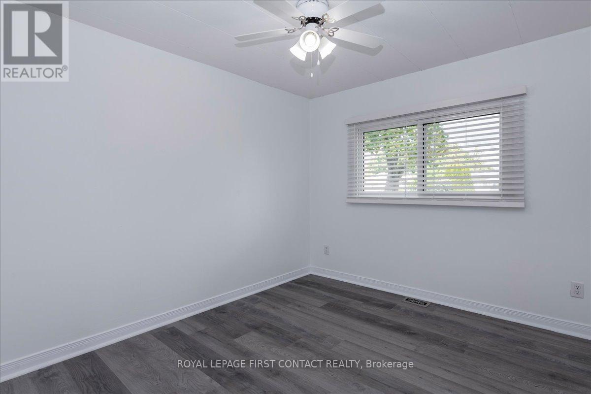 25 Hawthorne Drive, Innisfil, Ontario  L9S 1P1 - Photo 17 - N12371630