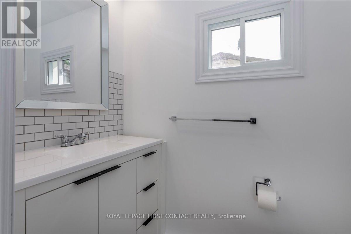 25 Hawthorne Drive, Innisfil, Ontario  L9S 1P1 - Photo 23 - N12371630