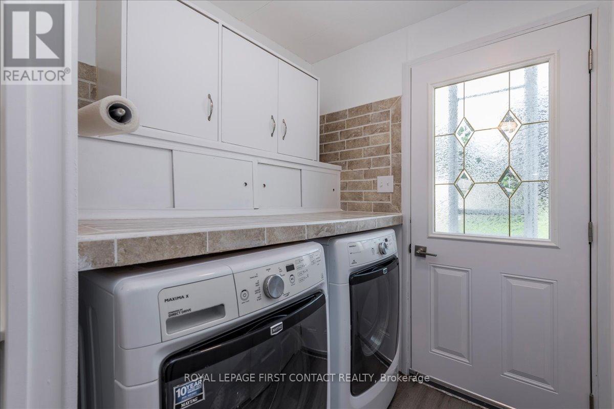 25 Hawthorne Drive, Innisfil, Ontario  L9S 1P1 - Photo 5 - N12371630