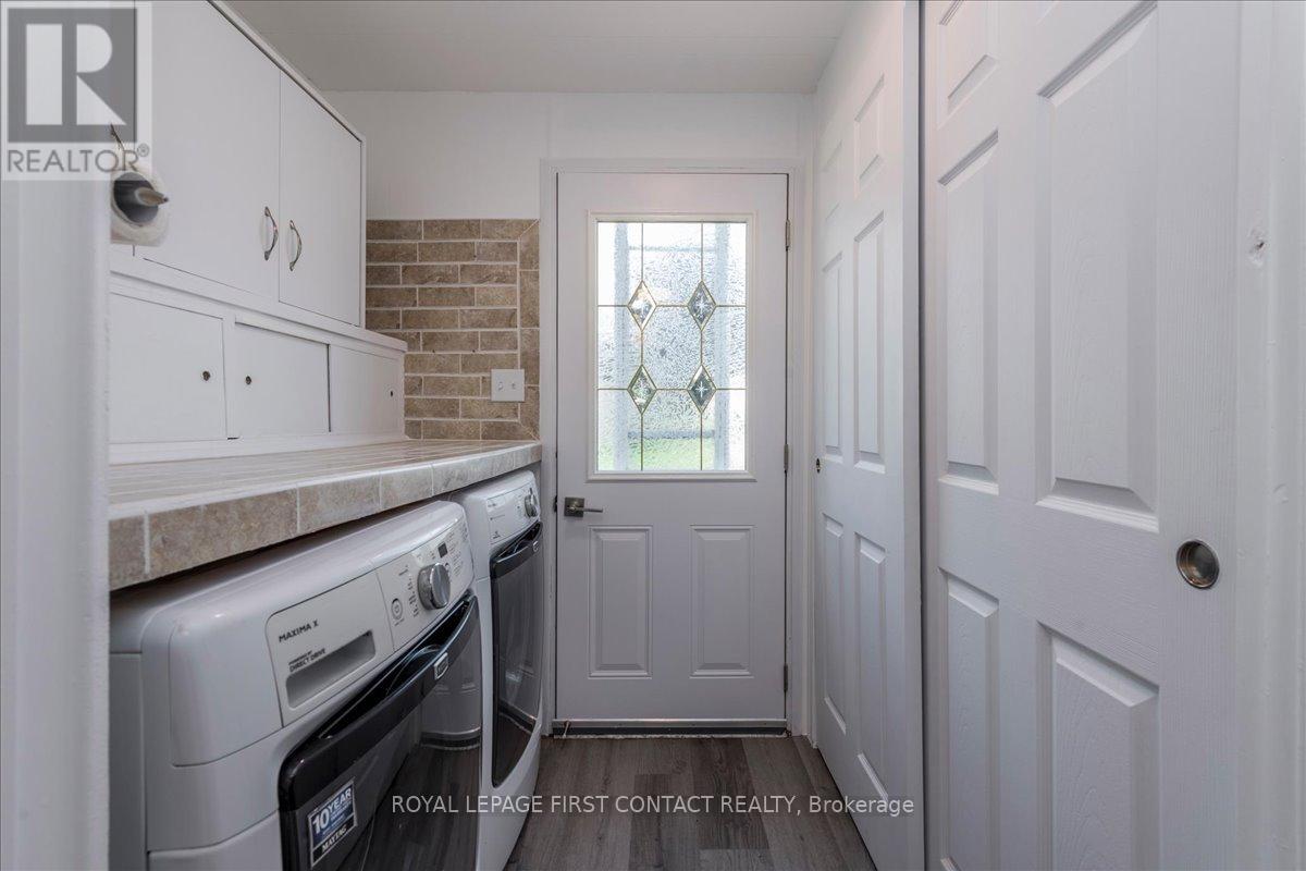25 Hawthorne Drive, Innisfil, Ontario  L9S 1P1 - Photo 6 - N12371630