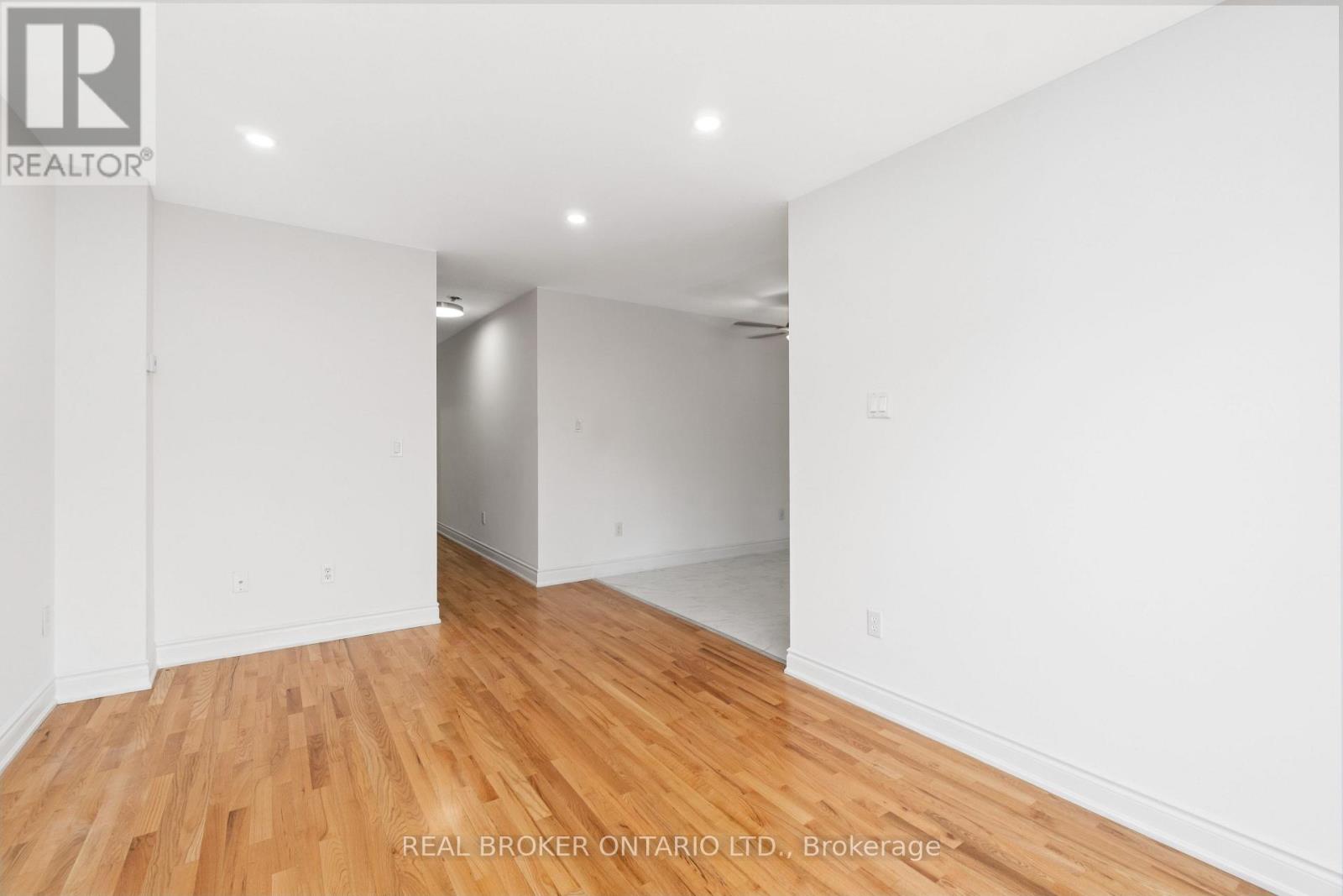 3 A Southpark Drive, Ottawa, Ontario  K1B 3B8 - Photo 10 - X12371686