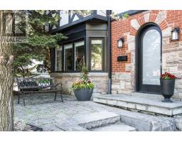 3 OAKWOOD PLACE