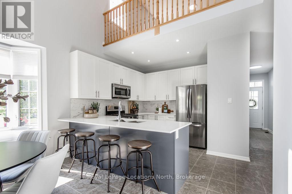49 Providence Way, Wasaga Beach, Ontario  L9Z 0G3 - Photo 4 - S12371671