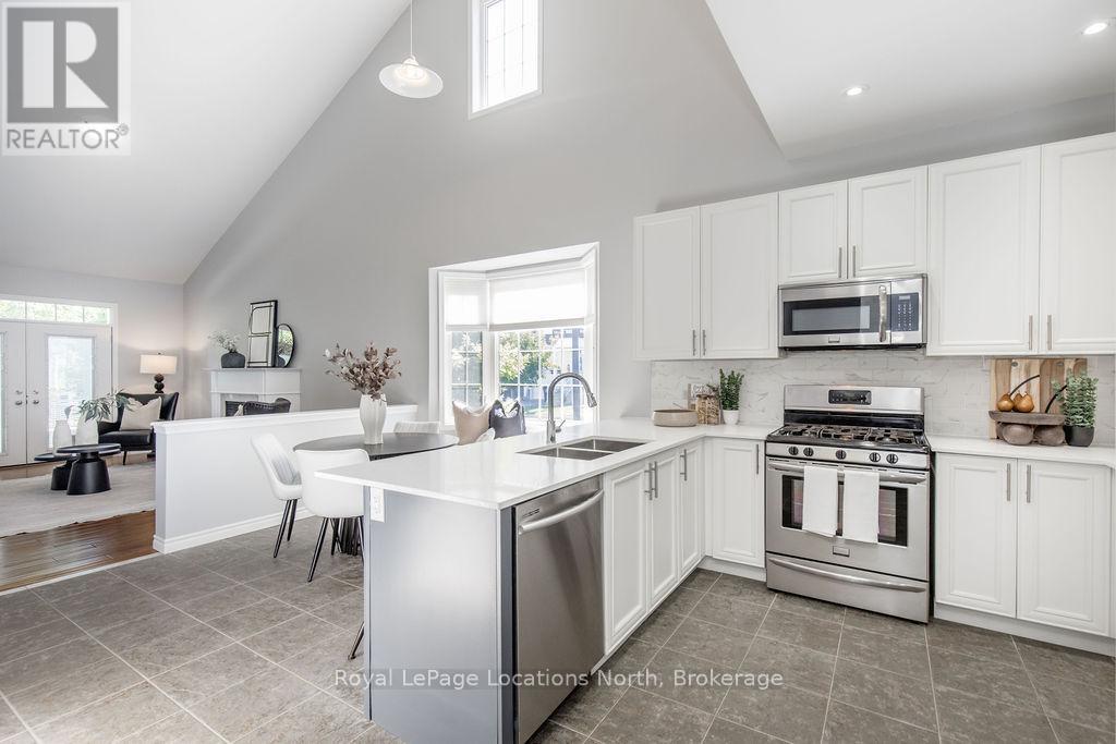 49 Providence Way, Wasaga Beach, Ontario  L9Z 0G3 - Photo 6 - S12371671