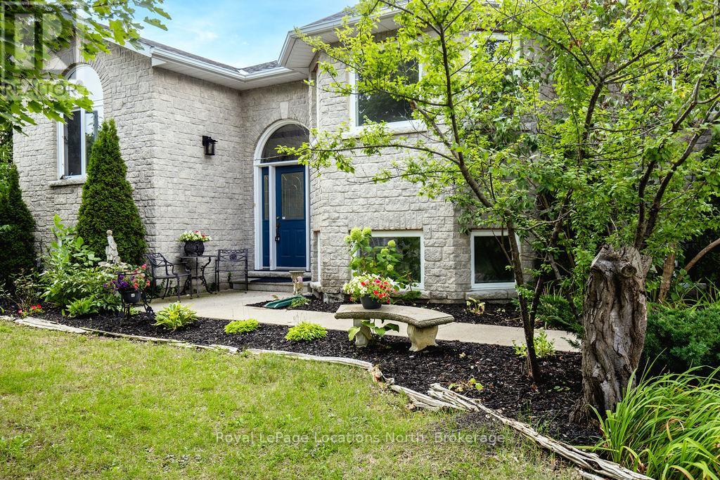 42 Club Court, Wasaga Beach, Ontario  L9Z 1M4 - Photo 3 - S12371675