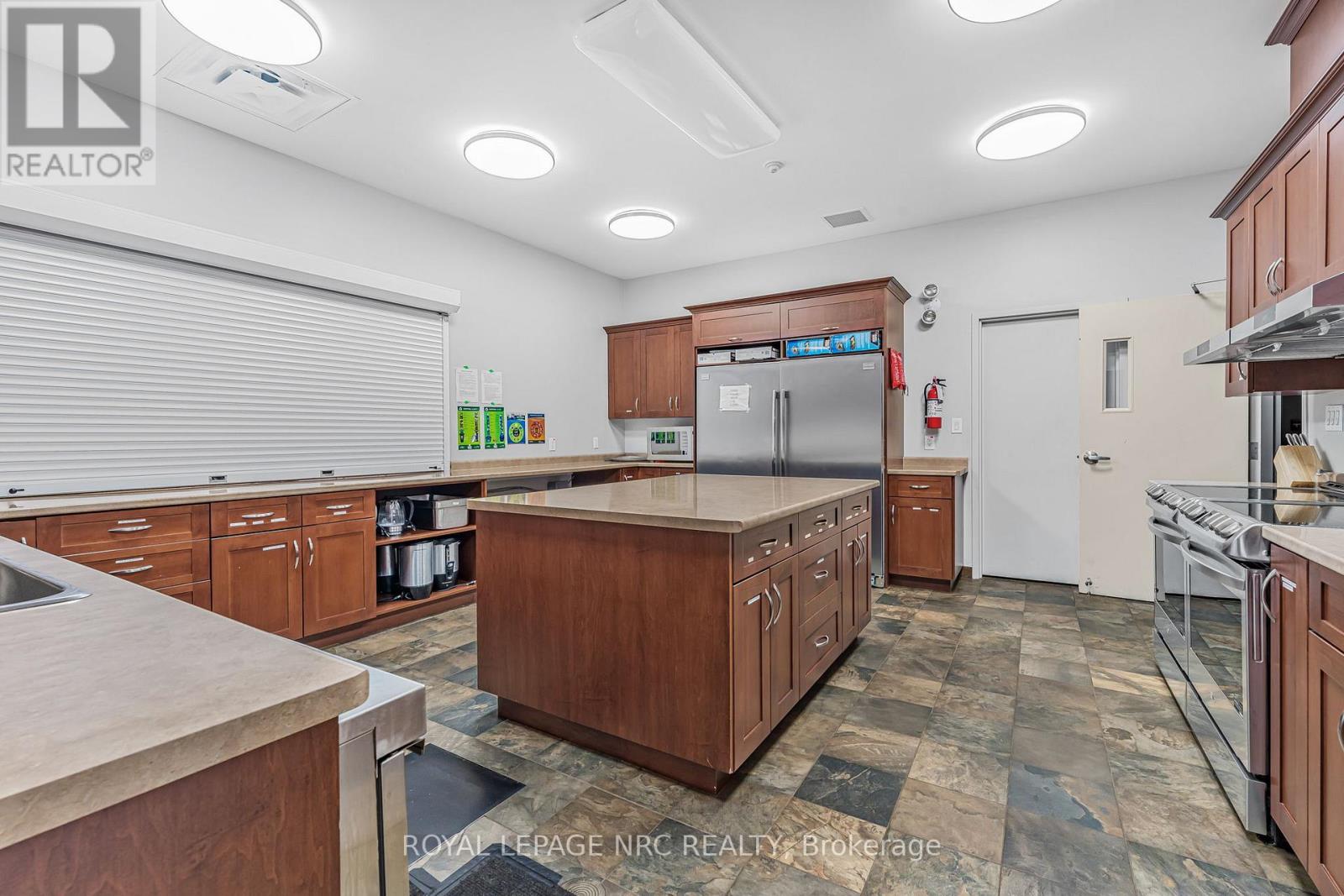 79 Sunrise Court, Fort Erie, Ontario  L0S 1N0 - Photo 48 - X12371672