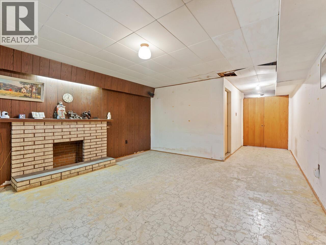 Listing Picture 12 of 21 : 2007 E 2ND AVENUE, Vancouver / 溫哥華 - 魯藝地產 Yvonne Lu Group - MLS Medallion Club Member