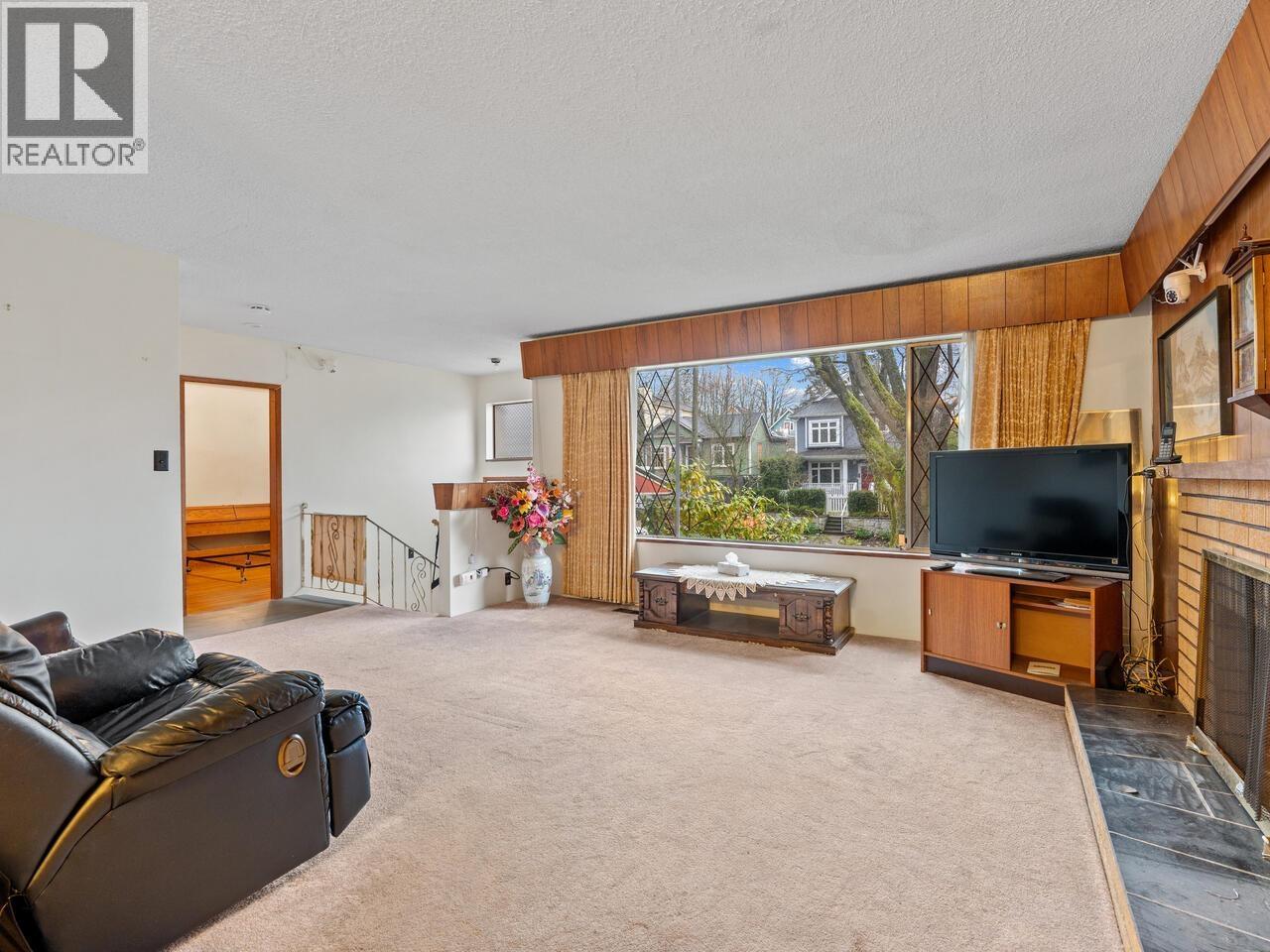 Listing Picture 5 of 21 : 2007 E 2ND AVENUE, Vancouver / 溫哥華 - 魯藝地產 Yvonne Lu Group - MLS Medallion Club Member