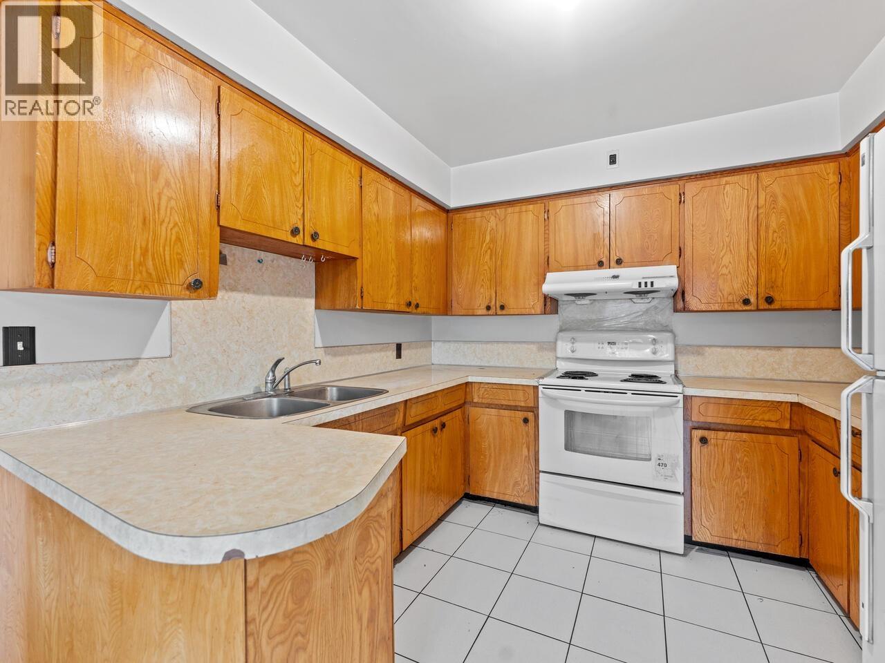 Listing Picture 7 of 21 : 2007 E 2ND AVENUE, Vancouver / 溫哥華 - 魯藝地產 Yvonne Lu Group - MLS Medallion Club Member