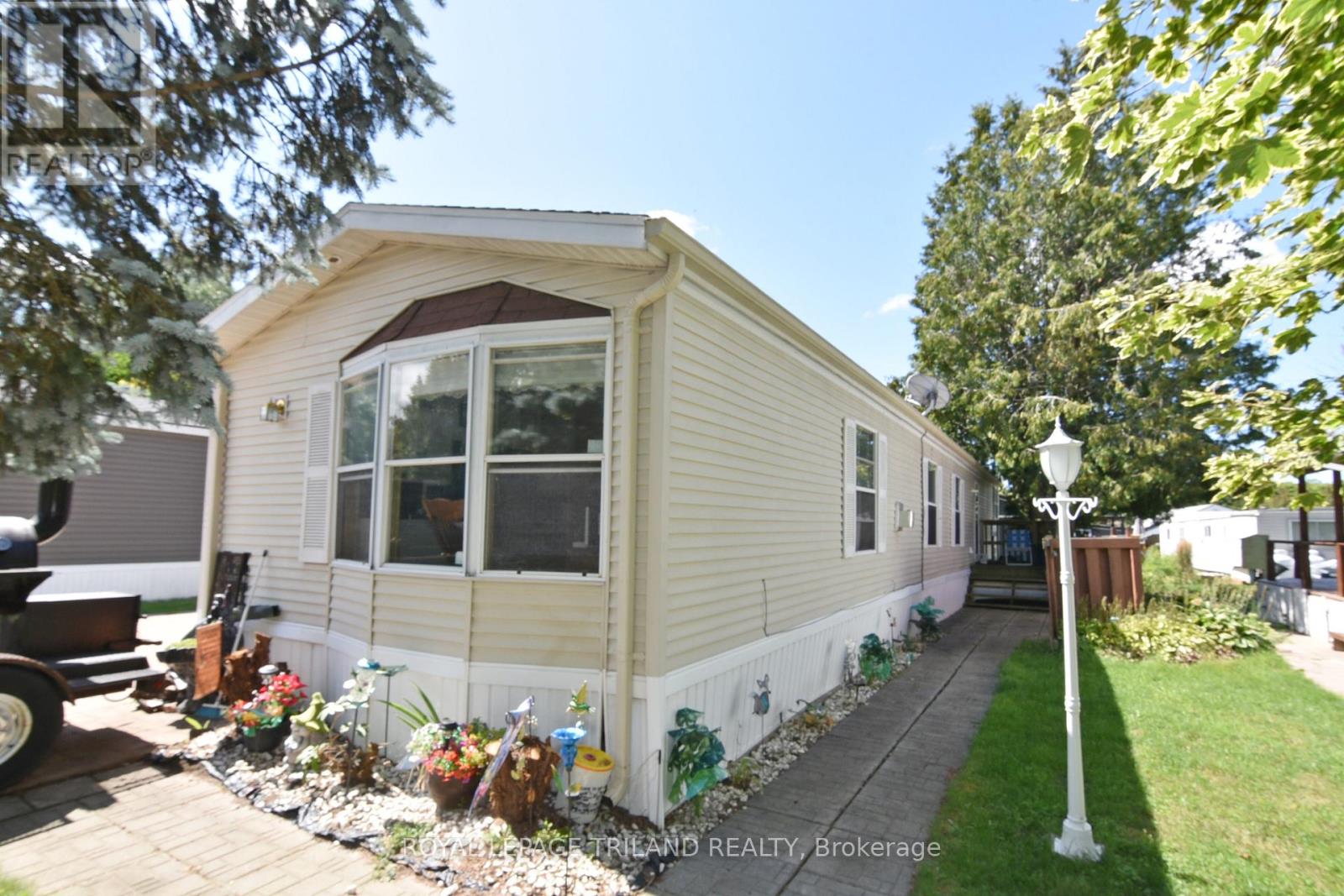 7 - 9385 Ipperwash Road, Lambton Shores, Ontario  N0N 1J3 - Photo 3 - X12371528