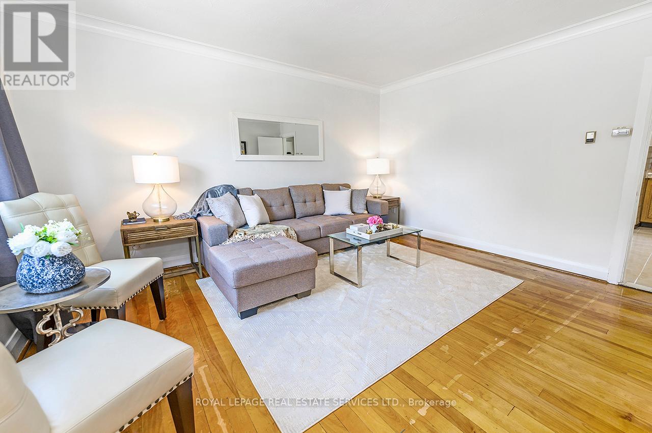 393 Glenholme Avenue, Toronto, Ontario  M6E 3E6 - Photo 13 - C12371659